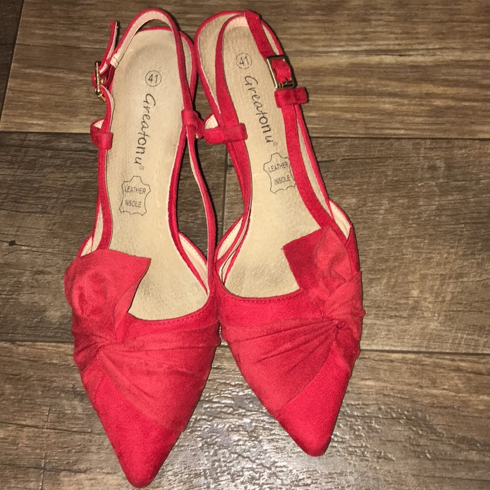 Chic Red Kitten heel 👠